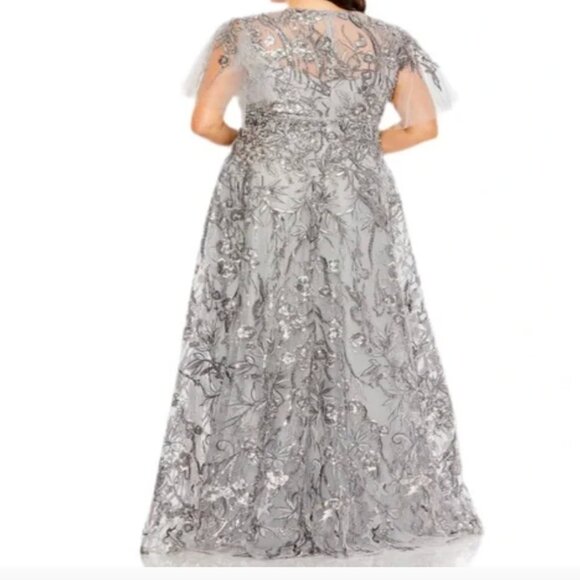 Mac Duggal (#67908) Silver V-Neck Flutter Sleeve Embellished A-Line Gown Sz 14 - Picture 2 of 3